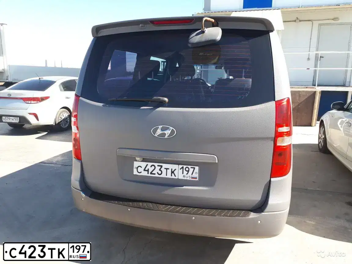 Фото автомобиля HYUNDAI GRAND STAREX, 2011 — госномер Х406НО37. Цвет: Серый