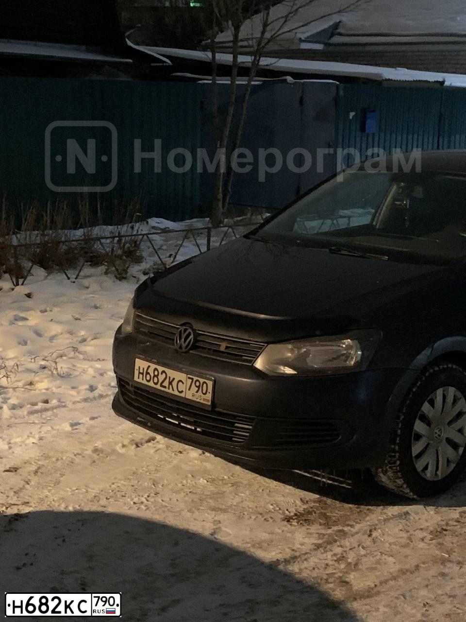 Фото автомобиля VOLKSWAGEN POLO, 2013 — госномер Н682КС790. Цвет: ТЕМНО СИНИЙ