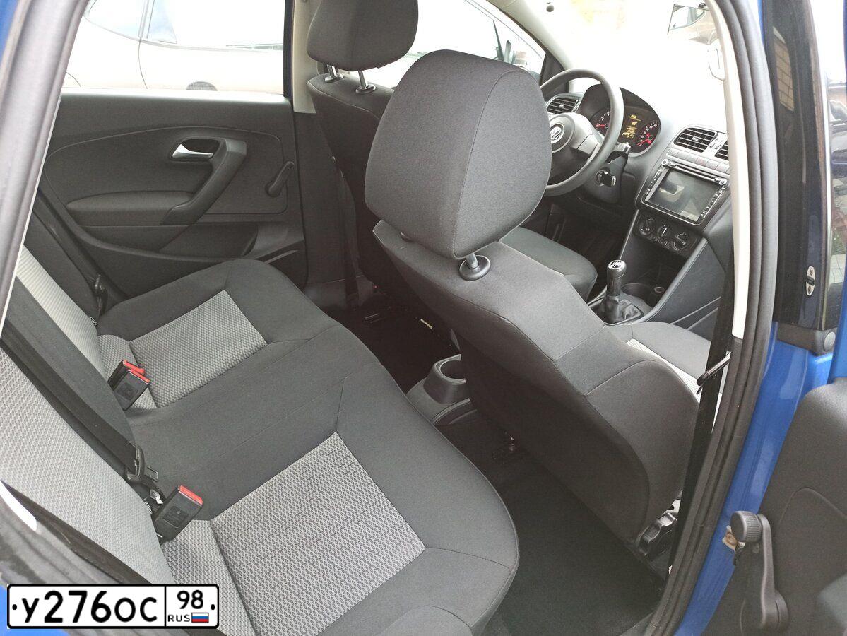 Фото автомобиля VOLKSWAGEN POLO, 2010 — госномер А814ХС147. Цвет: Темно-синий