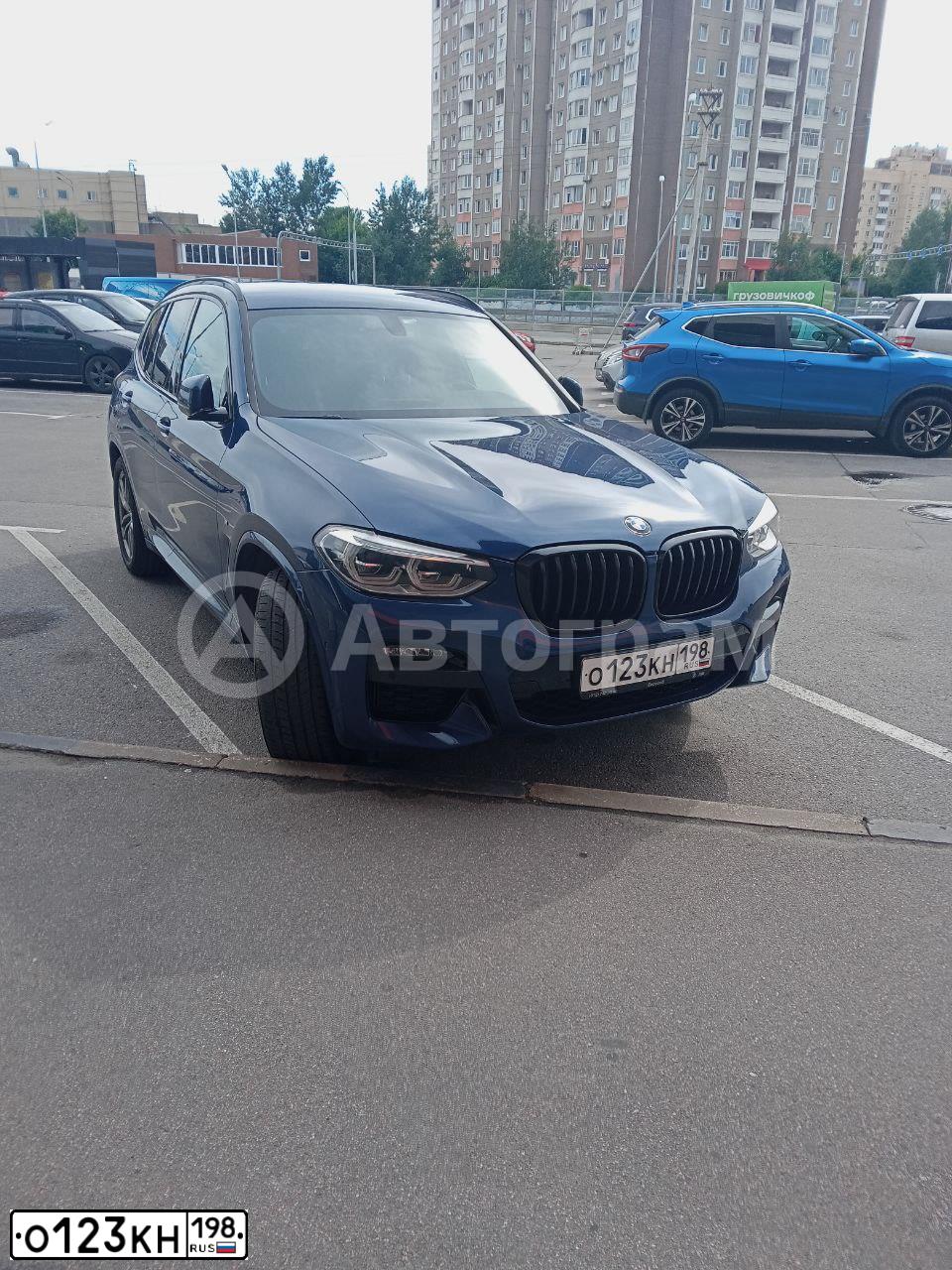 Фото автомобиля BMW X3, 2020 — госномер О123КН198. Цвет: СИНИЙ