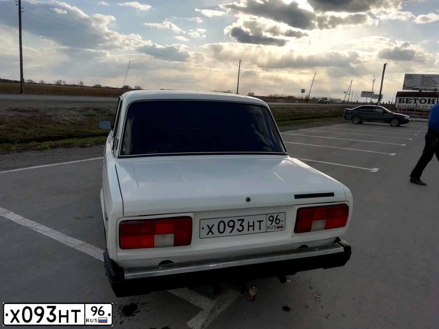 Фото автомобиля LADA 2105 LADA, 1995 — госномер К786ВА96. Цвет: БЕЛЫЙ