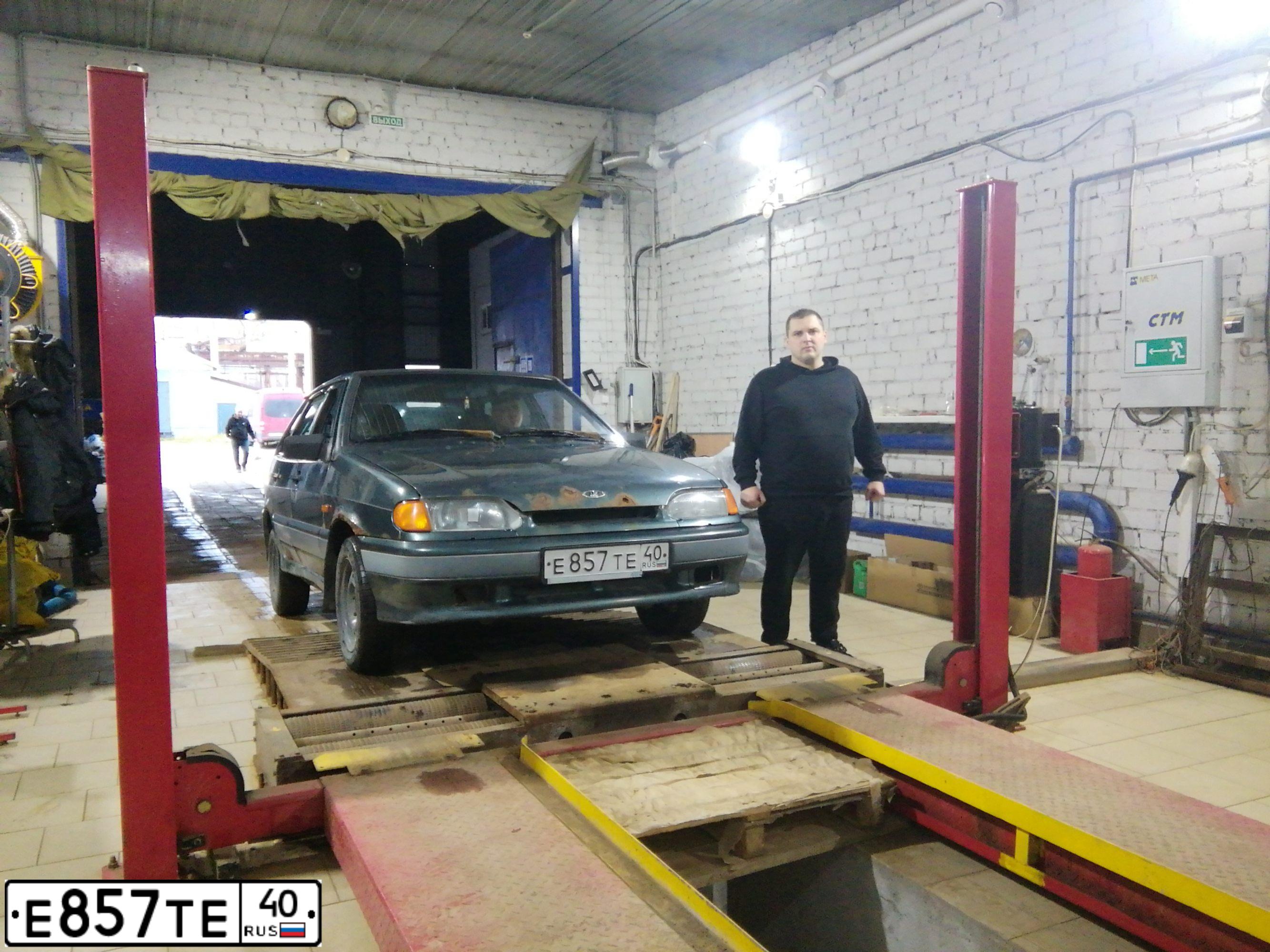 Фото автомобиля LADA 2114, 2007 — госномер Р944ЕО40. Цвет: сине-зеленый