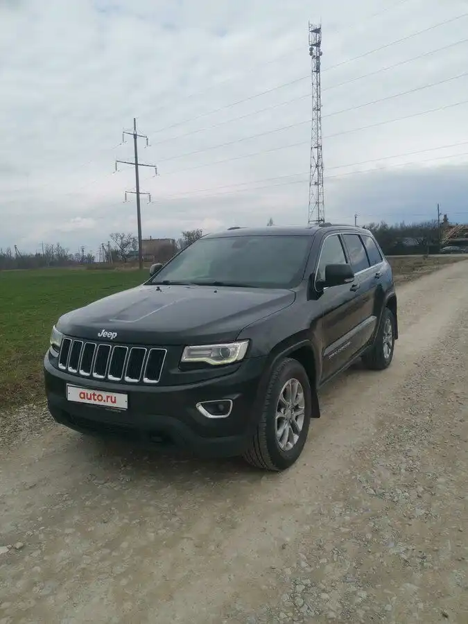 Фото автомобиля JEEP GRAND CHEROKEE, 2013 — госномер О157ХВ790. Цвет: ЧЕРНЫЙ