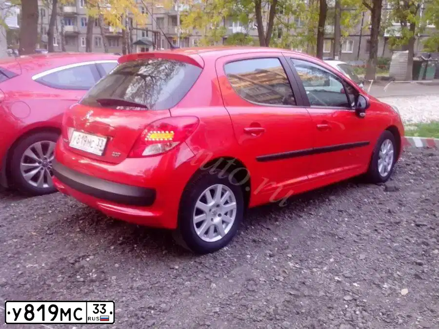 Фото автомобиля PEUGEOT 207, 2009 — госномер У819МС33. Цвет: КРАСНЫЙ