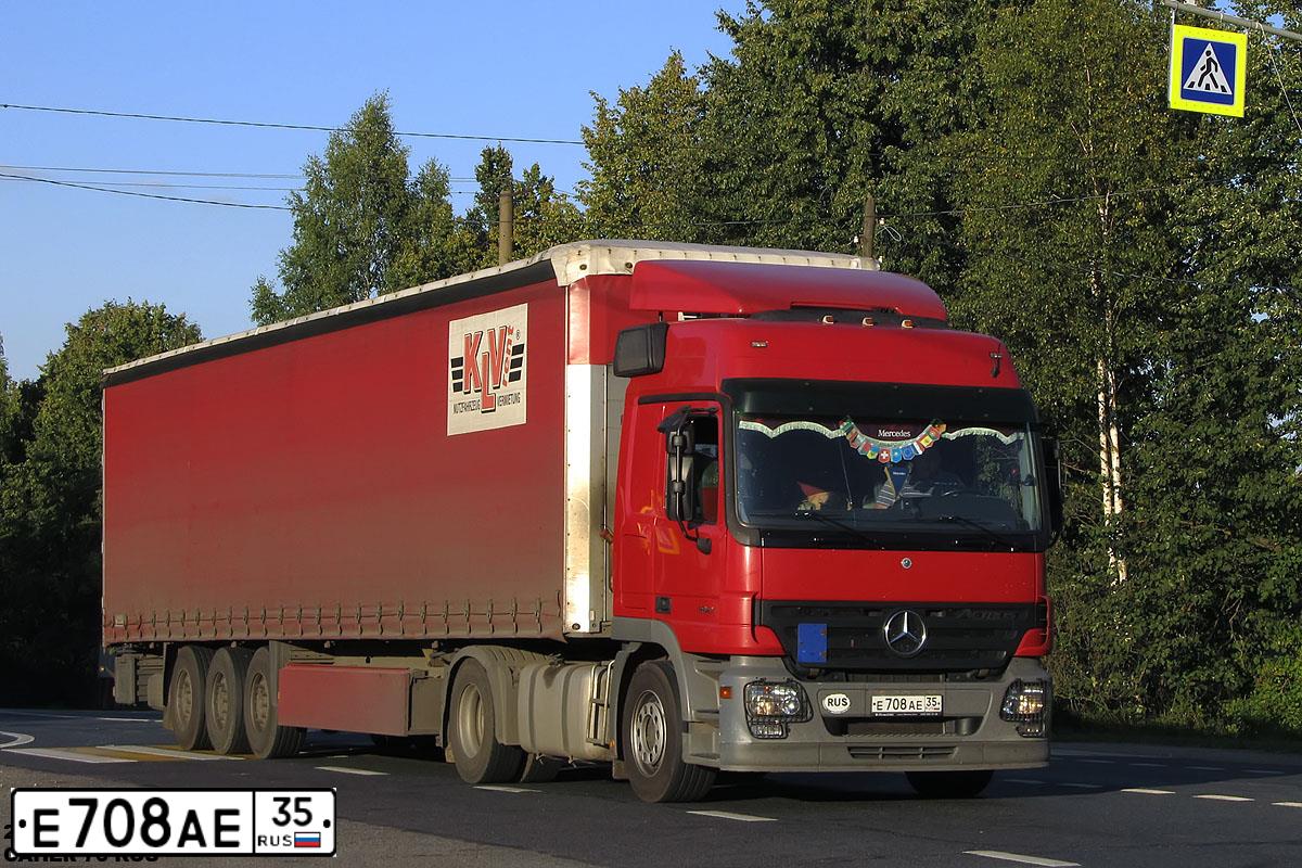 Фото автомобиля MERSEDES-BENZ ACTROS 1841LS, 2008 — госномер Е708АЕ35. Цвет: Красный