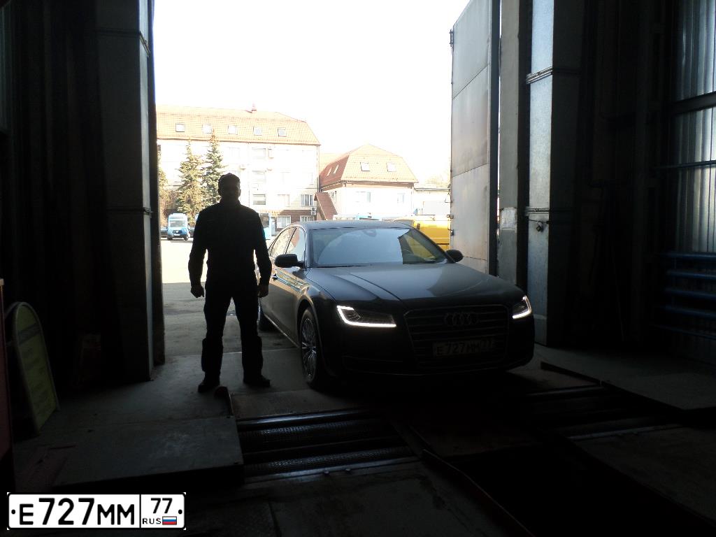 Фото автомобиля AUDI A8, 2012 — госномер С018ХХ39. Цвет: ЧЕРНЫЙ
