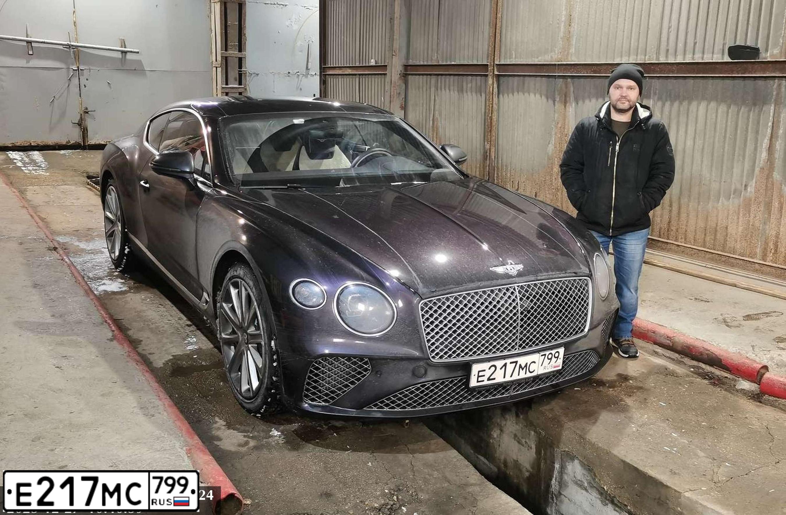 Фото автомобиля BENTLEY CONTINENTAL, 2018 — госномер Е217МС799. Цвет: ФИОЛЕТОВЫЙ