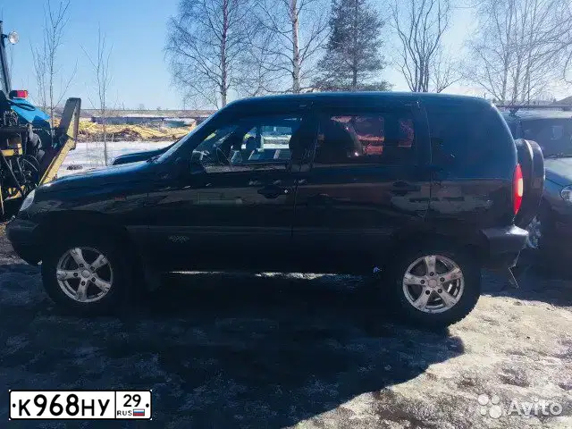 Фото автомобиля CHEVROLET NIVA, 2007 — госномер О611УМ29. Цвет: ЧЕРНО-СИНИЙ