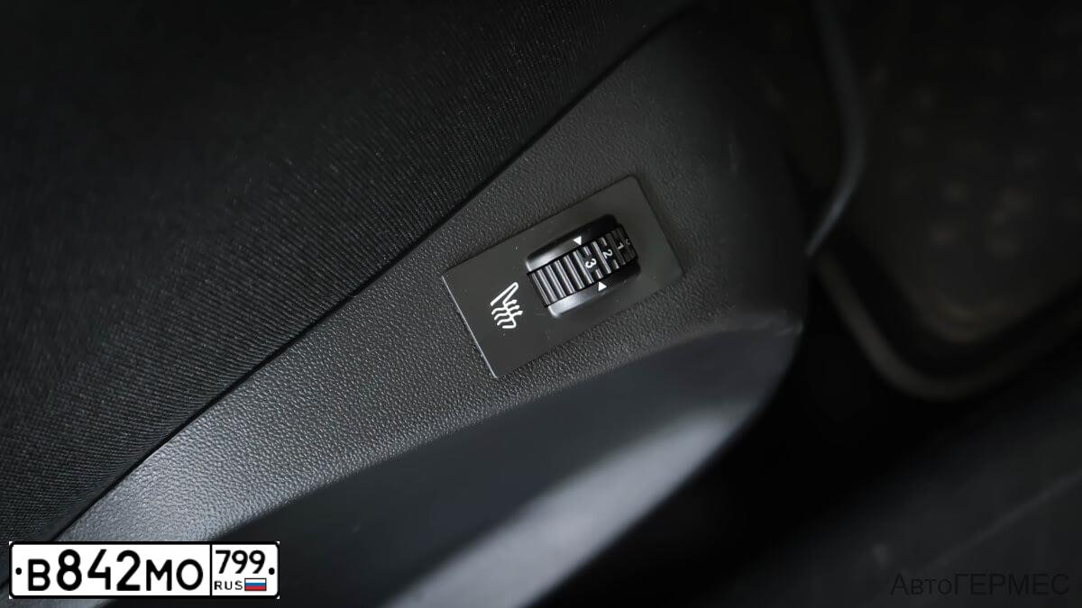 Фото автомобиля PEUGEOT 208, 2013 — госномер Н007УР190. Цвет: Красный
