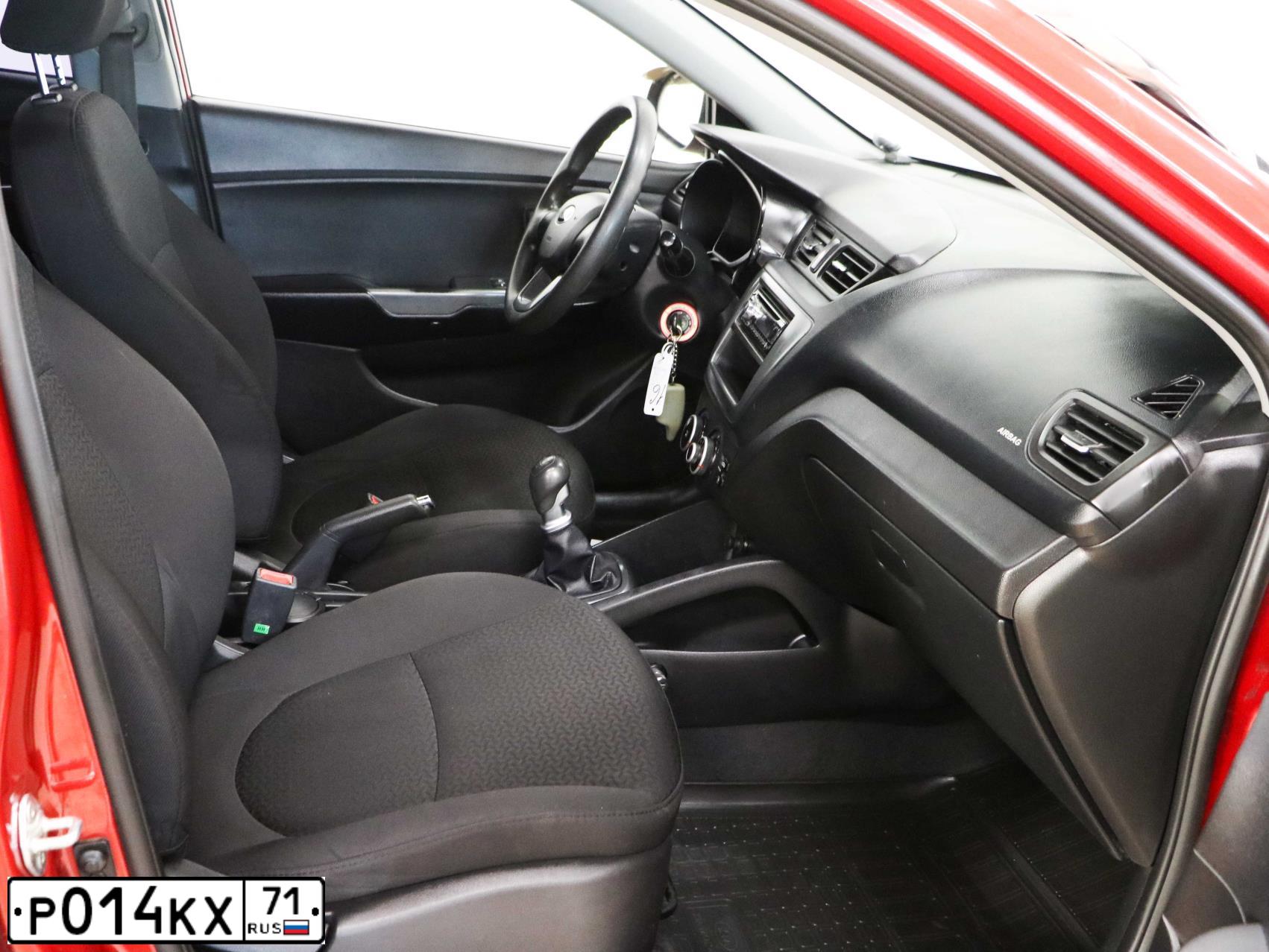 Фото автомобиля KIA RIO, 2013 — госномер Р014КХ71. Цвет: Красный
