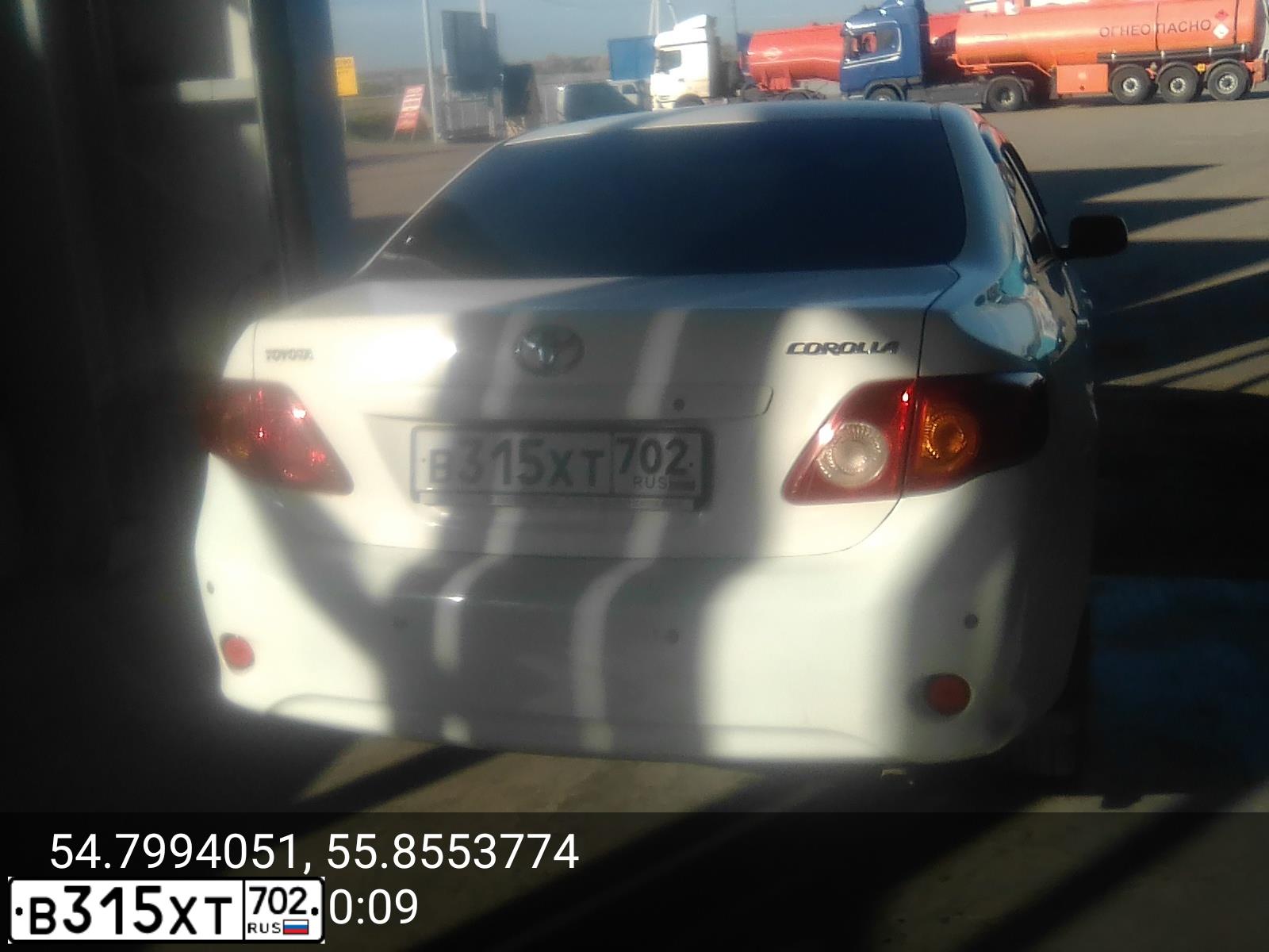 Фото автомобиля TOYOTA COROLLA, 2010 — госномер А002РН102. Цвет: Белый