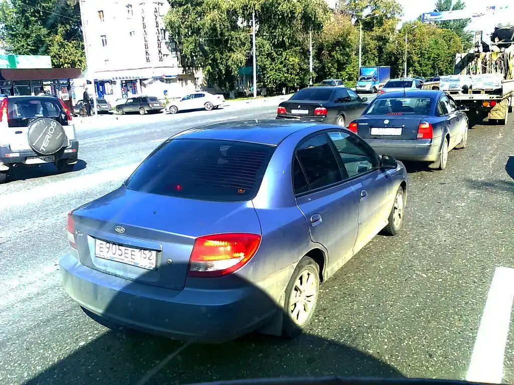 Фото автомобиля KIA RIO, 2002 — госномер К120СА790. Цвет: СИРЕНЕВЫЙ