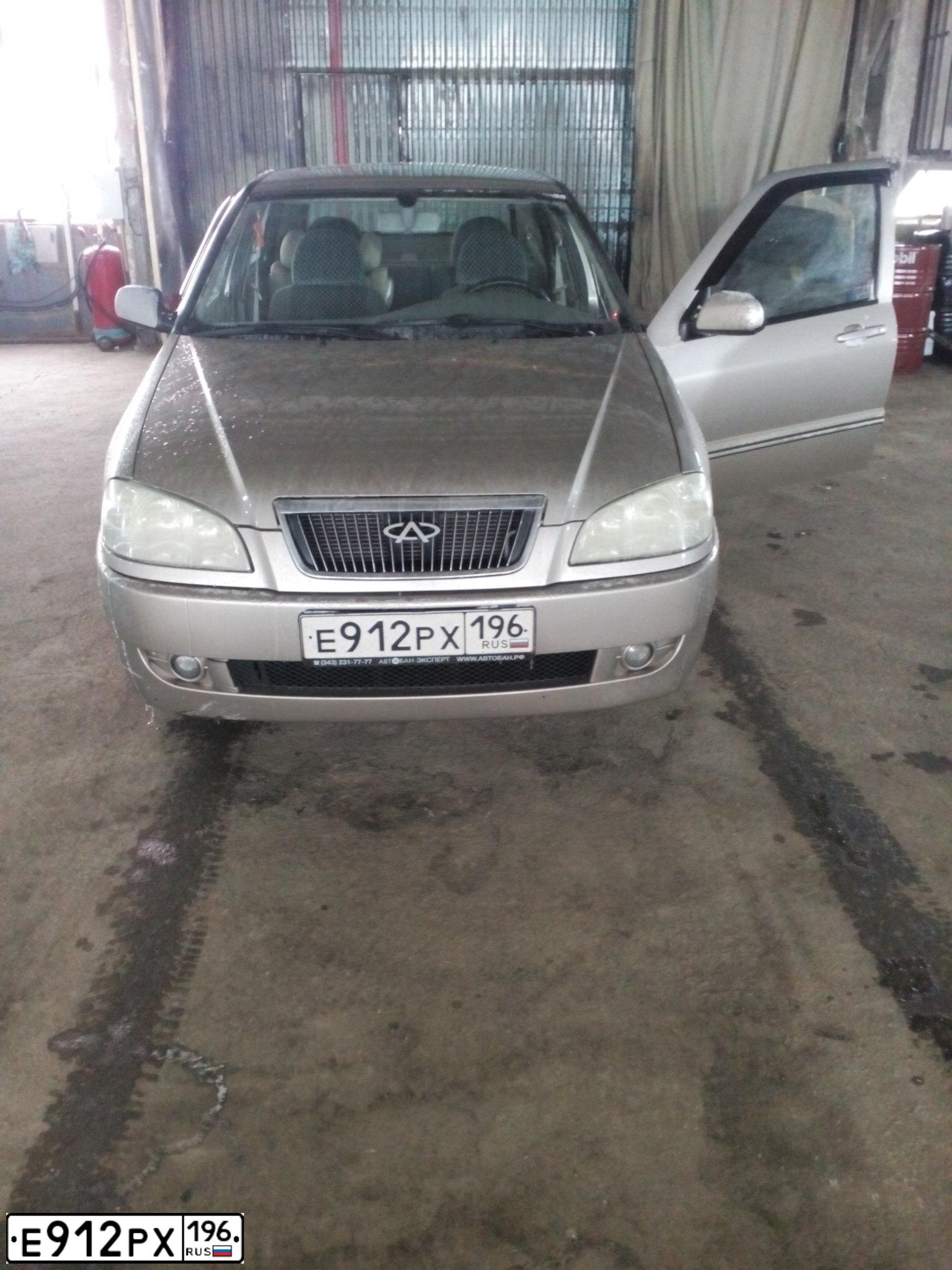 Фото автомобиля CHERY AMULET /FLAGCLOUD/, 2007 — госномер Е912РХ196. Цвет: СВЕТЛО-СЕРЫЙ