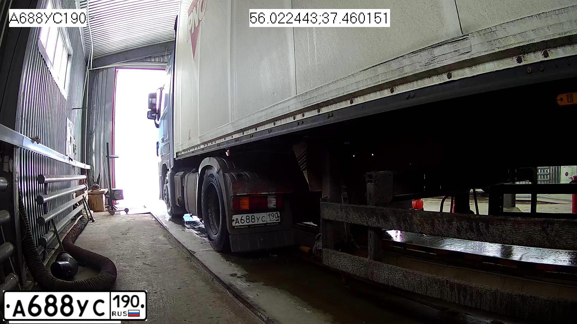 Фото автомобиля MERCEDES BENZ ACTROS 1844, 2009 — госномер А585РТ797. Цвет: синий