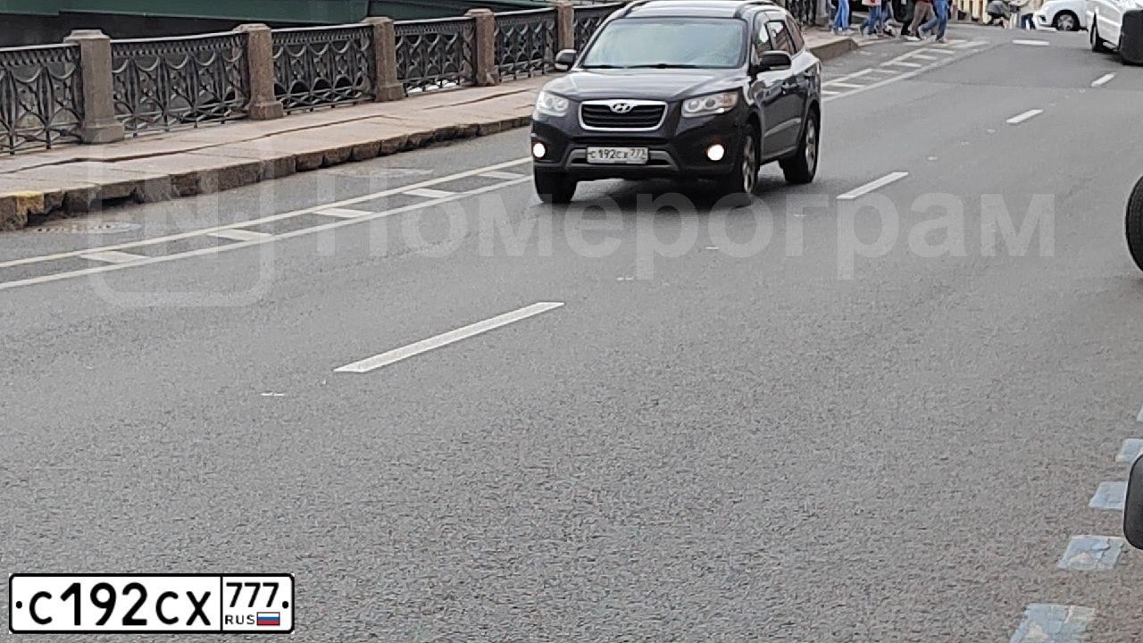 Фото автомобиля HYUNDAI SANTA FE, 2011 — госномер А333ОХ197. Цвет: ВИШНЕВЫЙ ТЕМНЫЙ