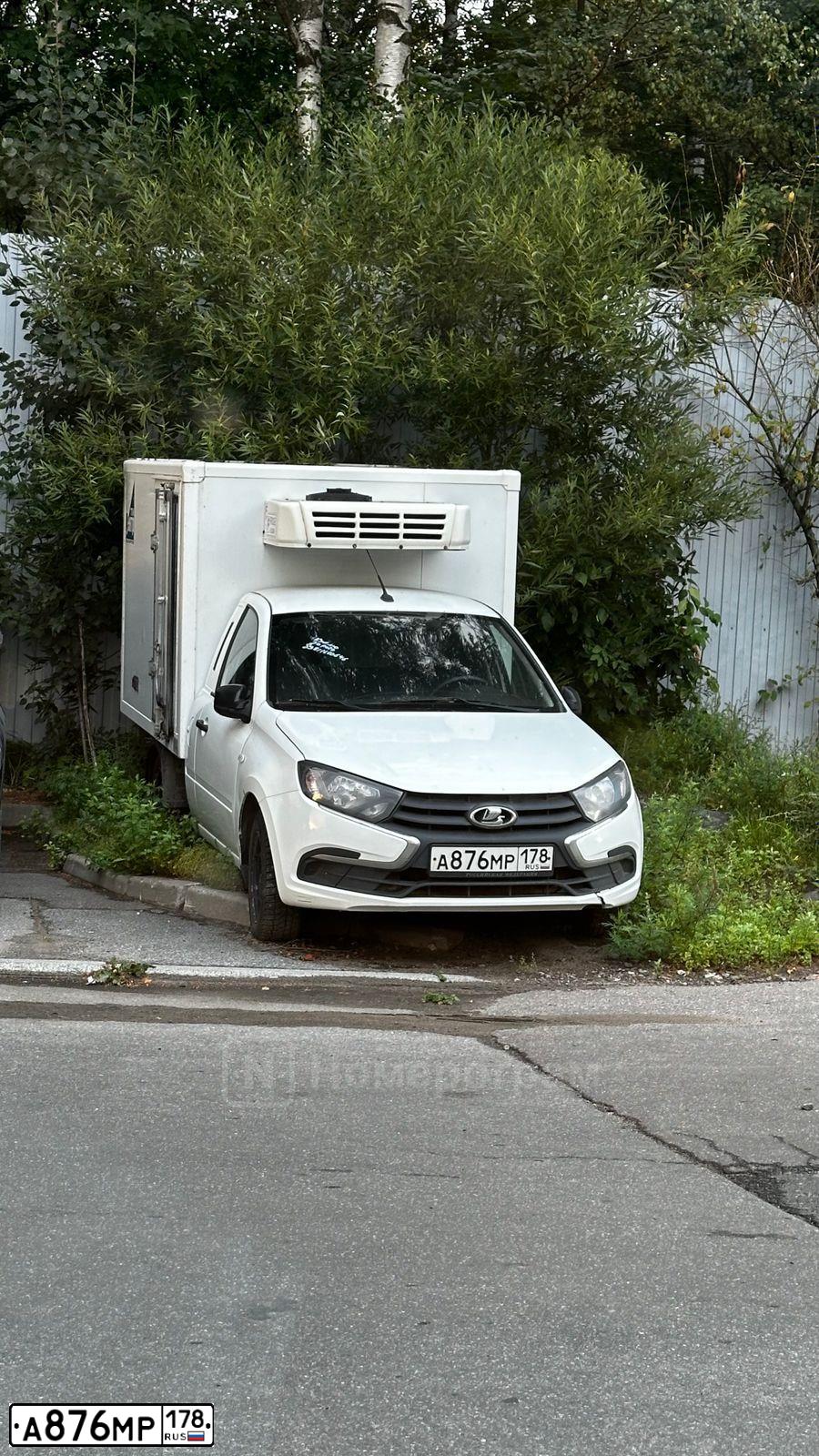 Фото автомобиля MERCEDES GLE-KLASSE, 2015 — госномер А876МР178. Цвет: СЕРЫЙ