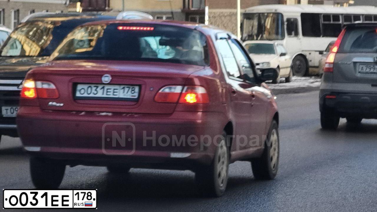 Фото автомобиля FIAT ALBEA, 2011 — госномер О031ЕЕ178. Цвет: КРАСНЫЙ
