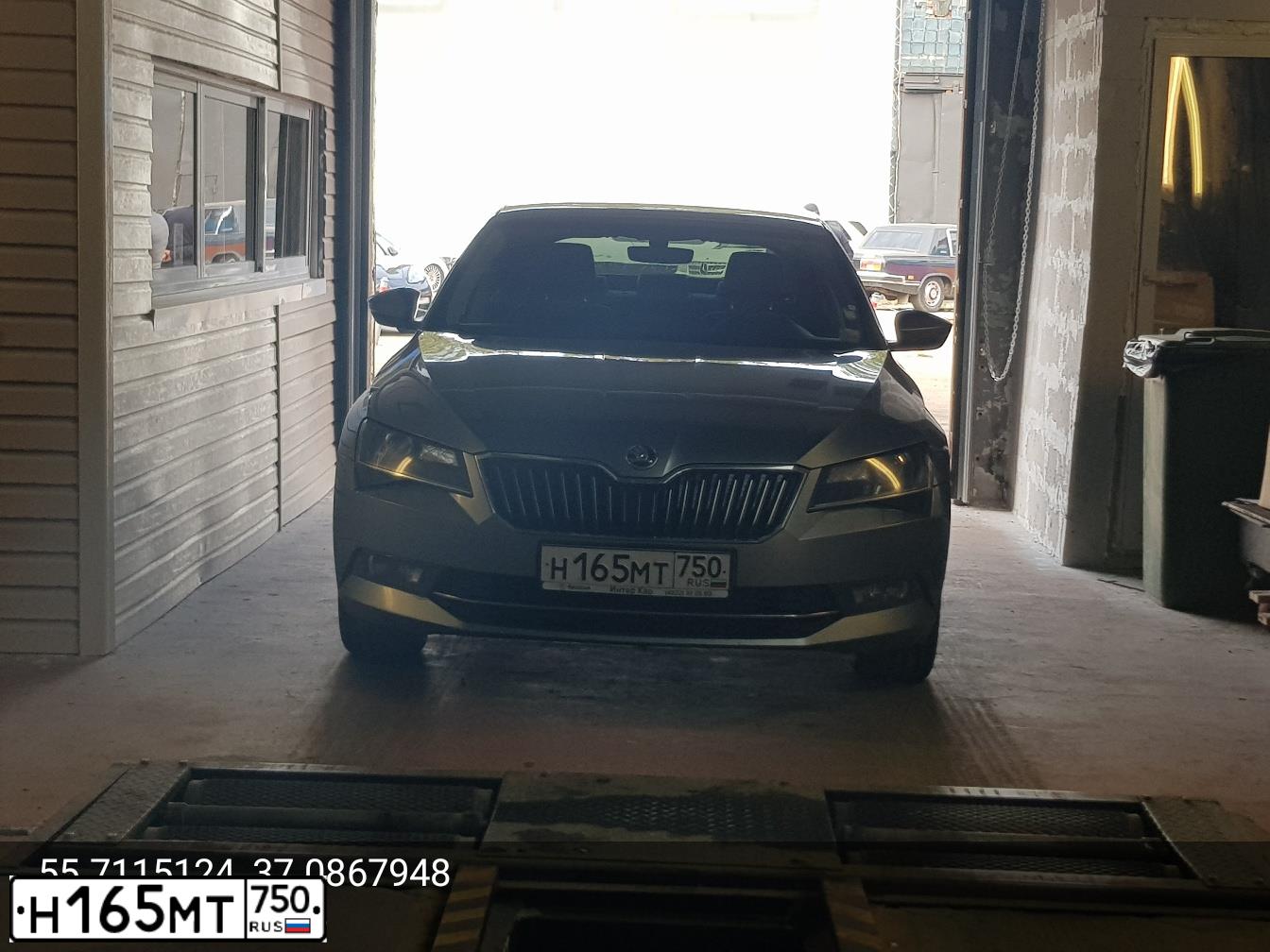 Фото автомобиля SKODA SUPERB, 2015 — госномер О182УК69. Цвет: Серый