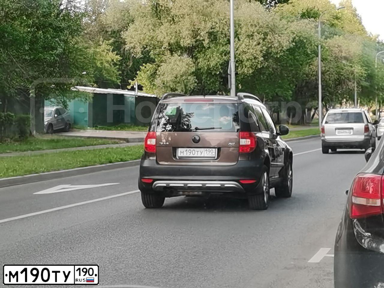 Фото автомобиля SKODA YETI, 2013 — госномер К150КК150. Цвет: Коричневый