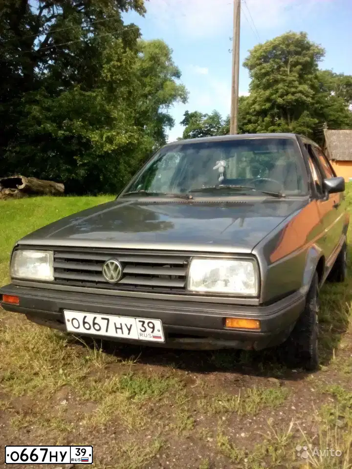 Фото автомобиля VOLKSWAGEN JETTA, 1987 — госномер О667НУ39. Цвет: СЕРЫЙ