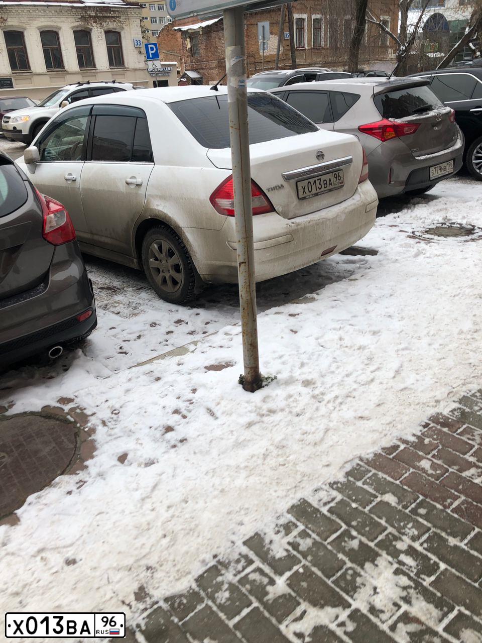 Фото автомобиля NISSAN TIIDA, 2012 — госномер Х013ВА96. Цвет: БЕЛЫЙ