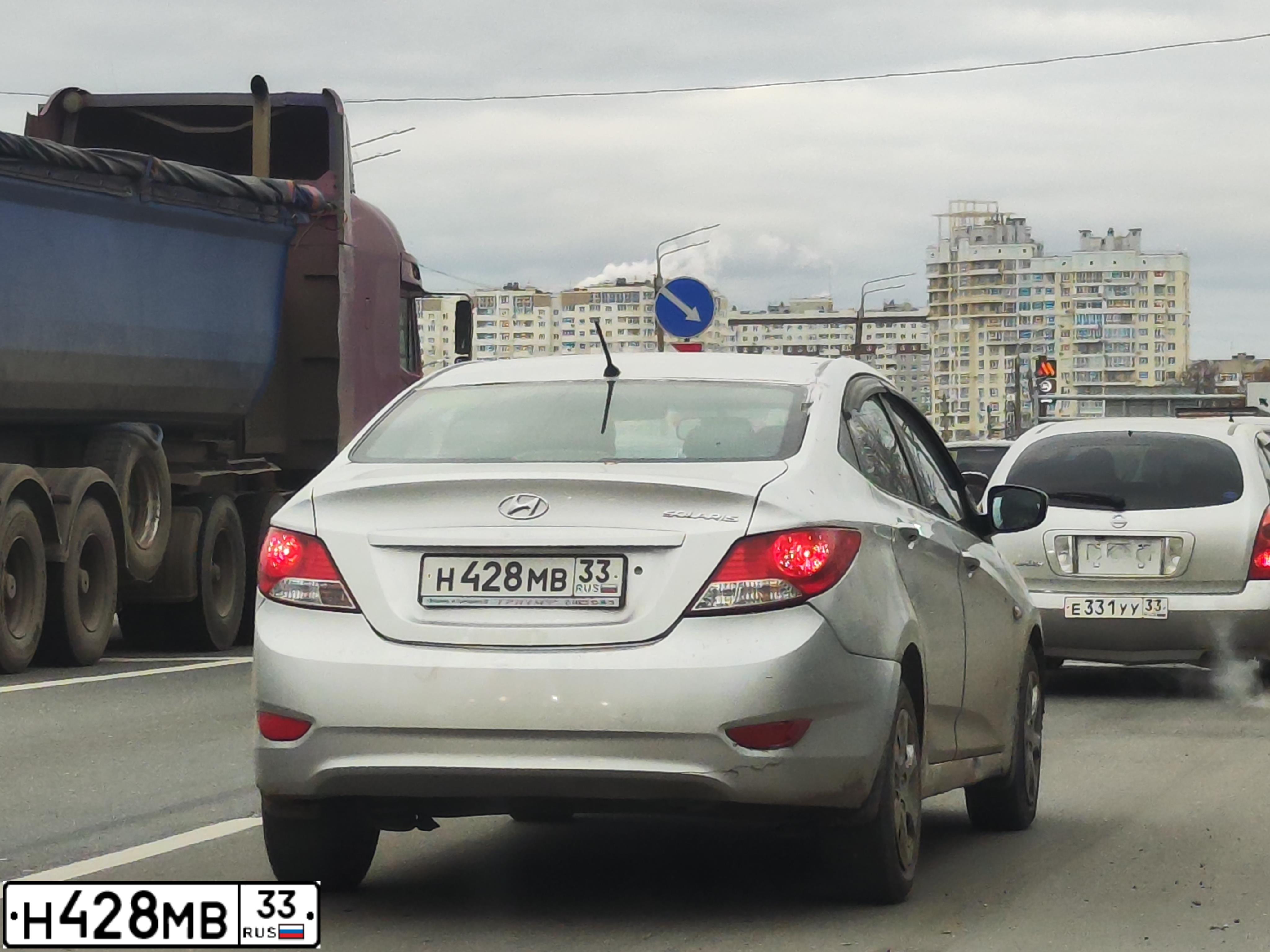 Фото автомобиля HYUNDAI SOLARIS, 2011 — госномер Н428МВ33. Цвет: СЕРЕБРИСТЫЙ