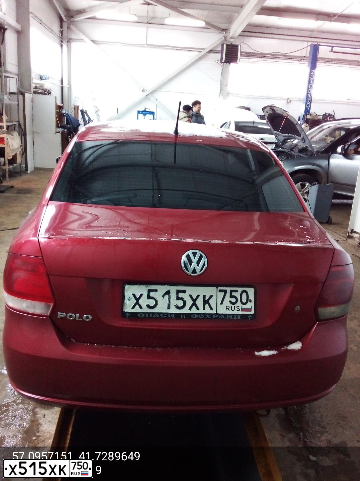 Фото автомобиля VOLKSWAGEN POLO, 2015 — госномер В504РМ37. Цвет: ВИШНЕВЫЙ