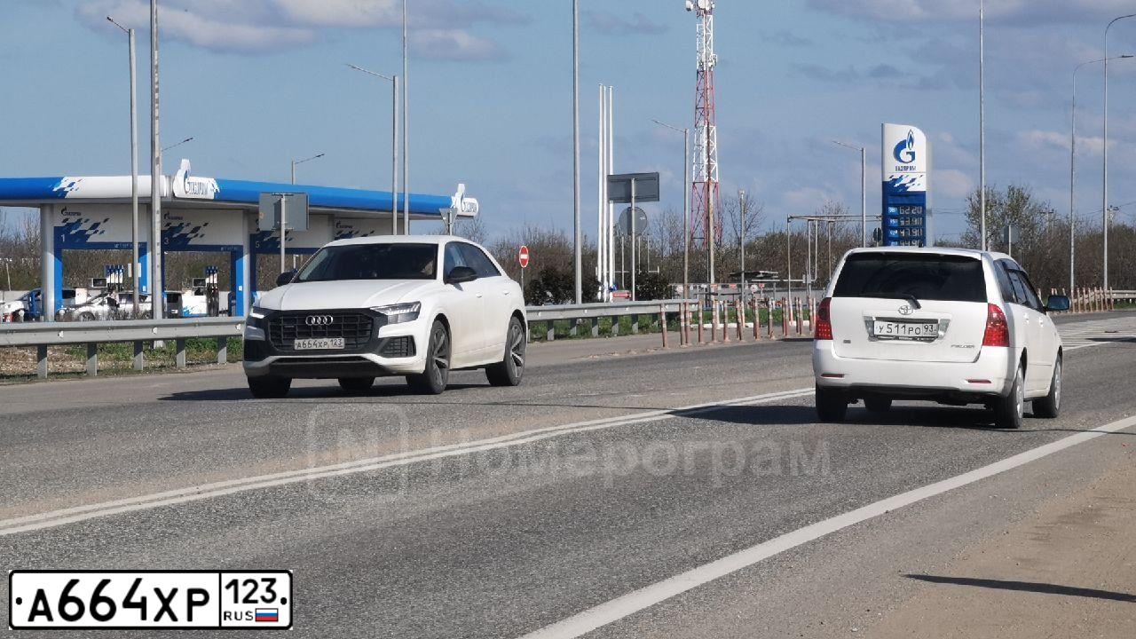 Фото автомобиля AUDI Q8, 2019 — госномер А664ХР123. Цвет: Белый