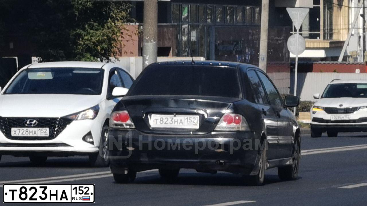 Фото автомобиля MITSUBISHI LANCER, 2005 — госномер Т823НА152. Цвет: ЧЕРНЫЙ