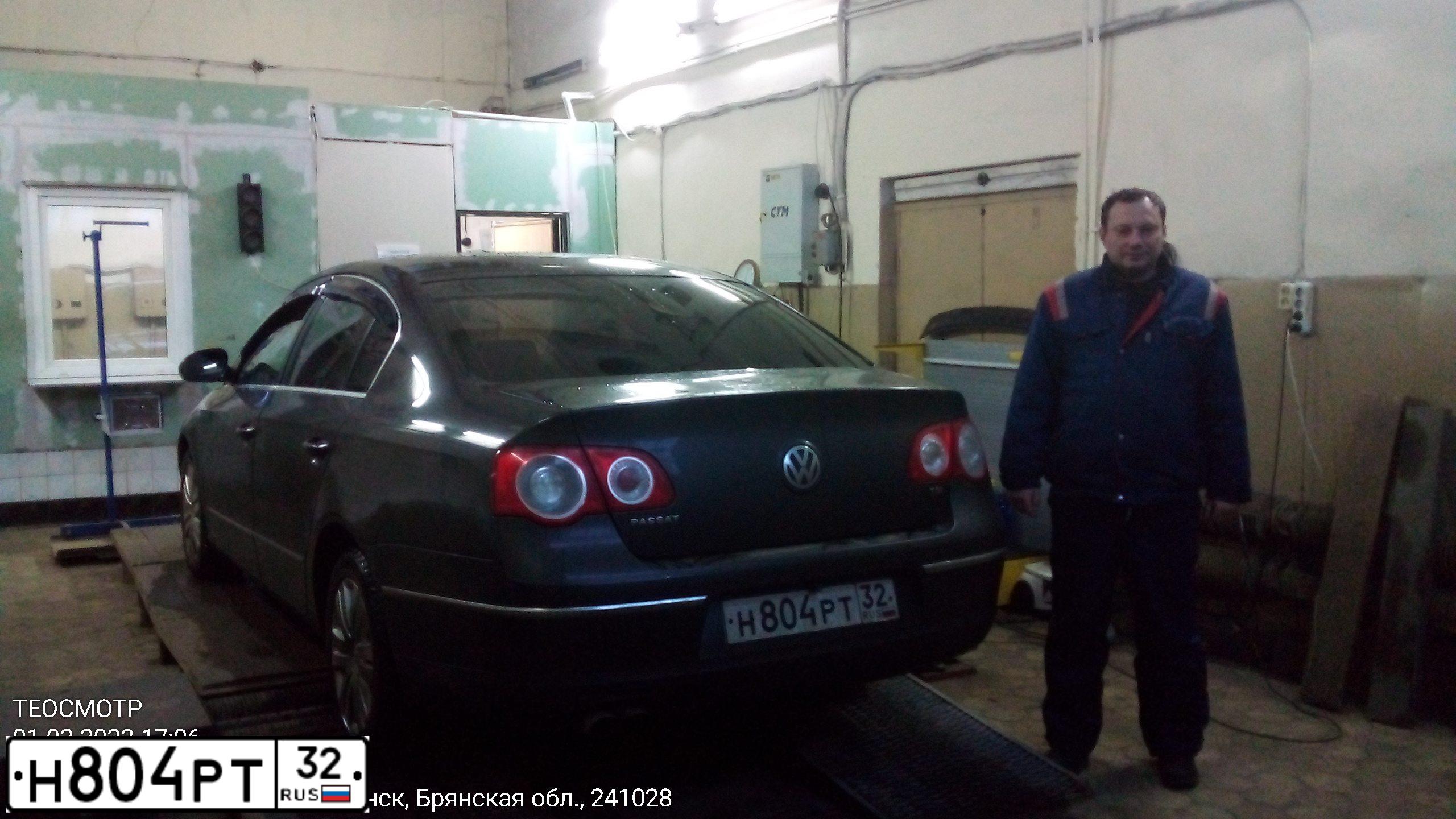 Фото автомобиля VOLKSWAGEN PASSAT, 2008 — госномер Н804РТ32. Цвет: Коричневый