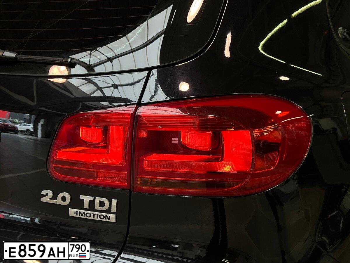 Фото автомобиля VOLKSWAGEN TIGUAN, 2012 — госномер Т977ЕВ774. Цвет: ЧЕРНЫЙ