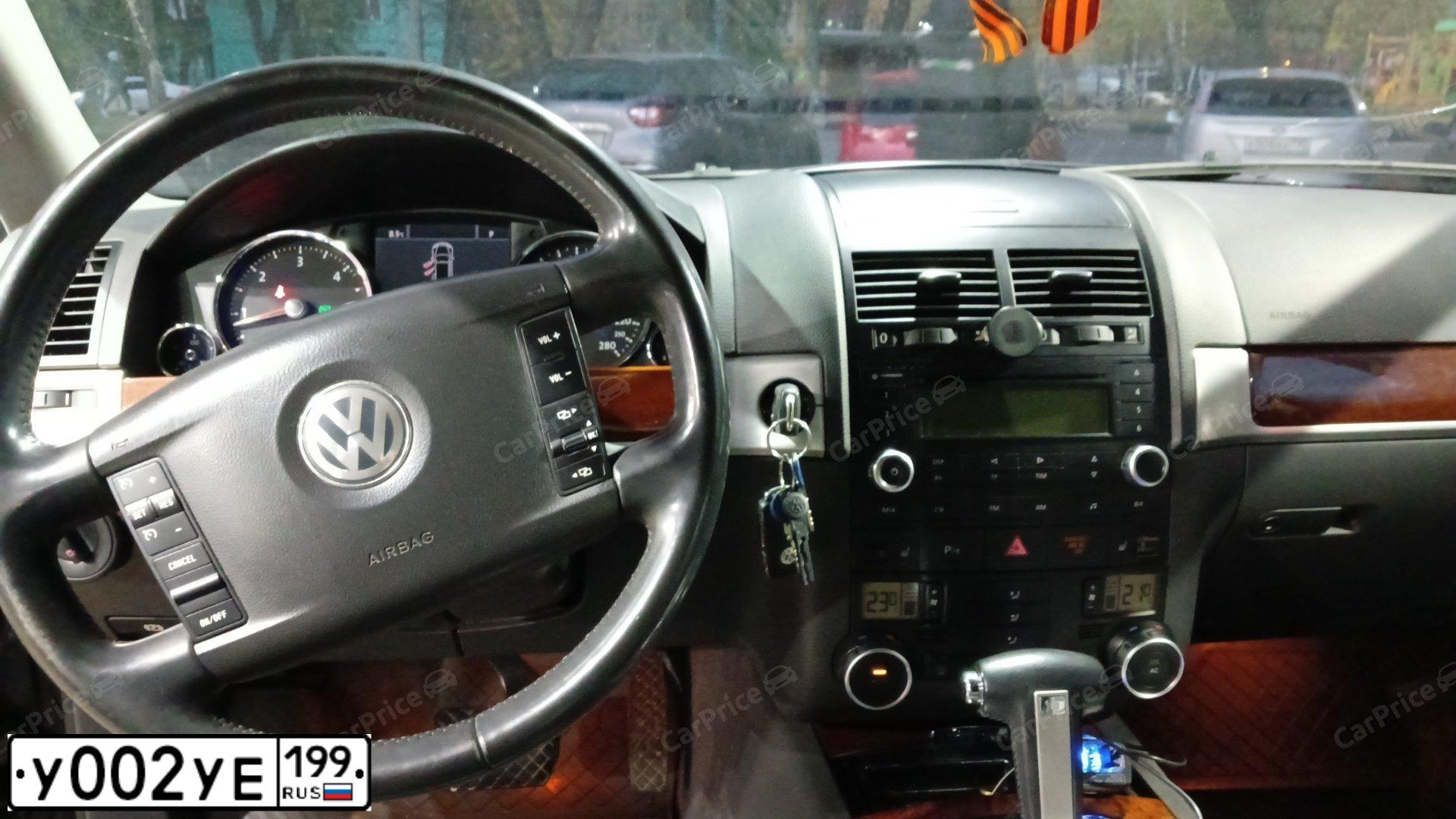 Фото автомобиля TOYOTA LANDCRUISER 200, 2012 — госномер У072КР977. Цвет: ЧЕРНЫЙ