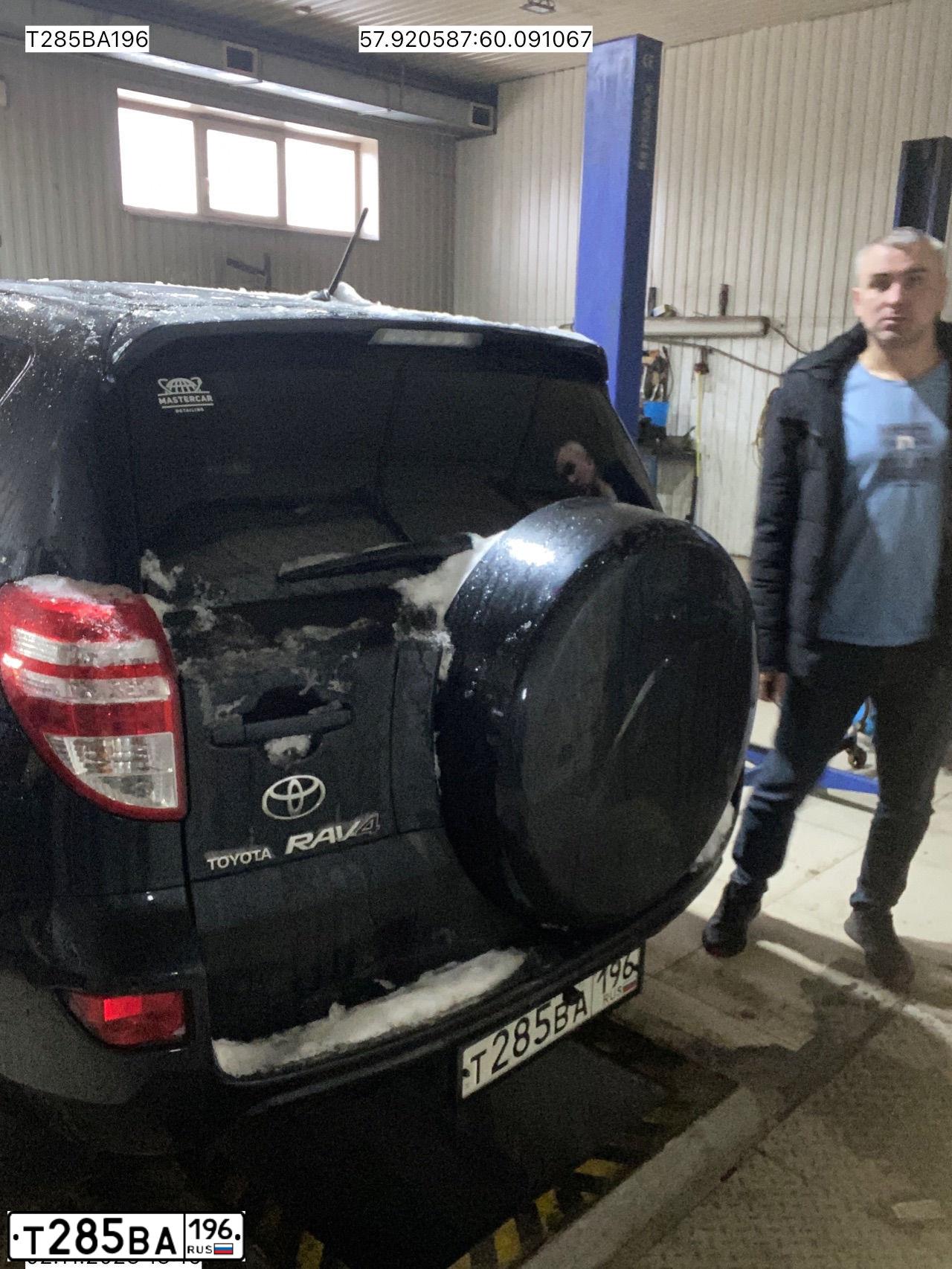 Фото автомобиля TOYOTA RAV4, 2012 — госномер Т678ВА196. Цвет: ТЕМНО-СЕРЫЙ