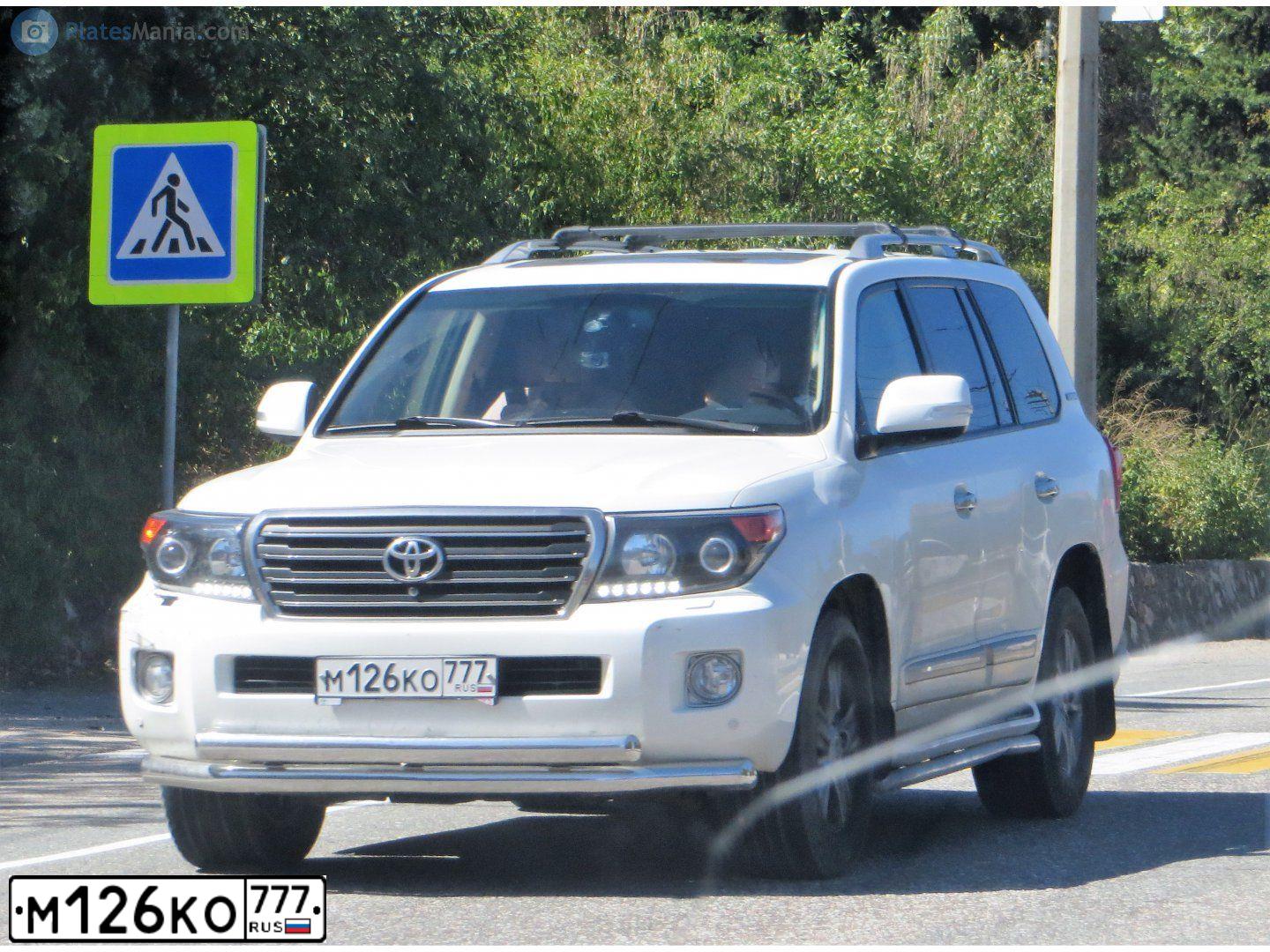 Фото автомобиля BMW X5, 2010 — госномер М126КО777. Цвет: Коричневый