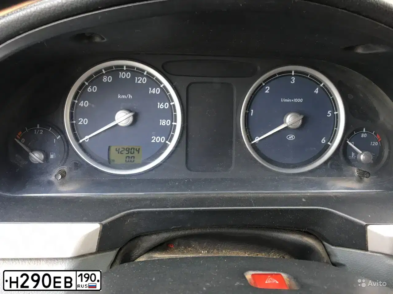 Фото автомобиля GAZ 3221, 2010 — госномер Т547ТА05. Цвет: Светло-золотистый