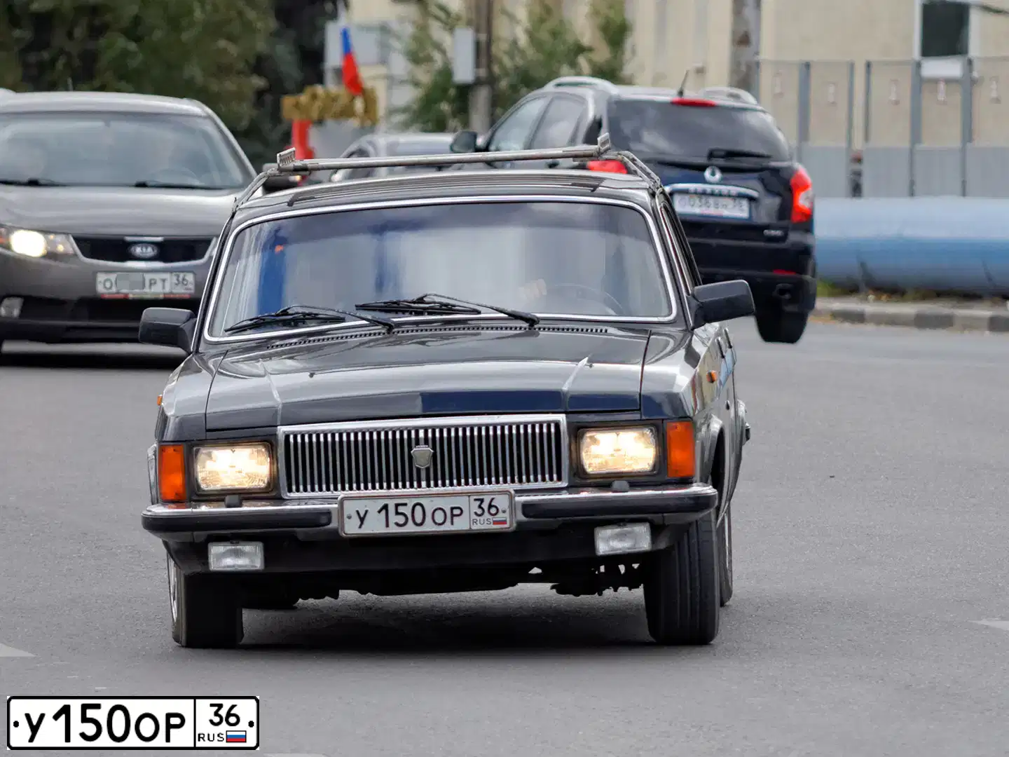 Фото автомобиля GAZ 3102 WOLGA, 1999 — госномер К318ЕК136. Цвет: ЧЕРНЫЙ