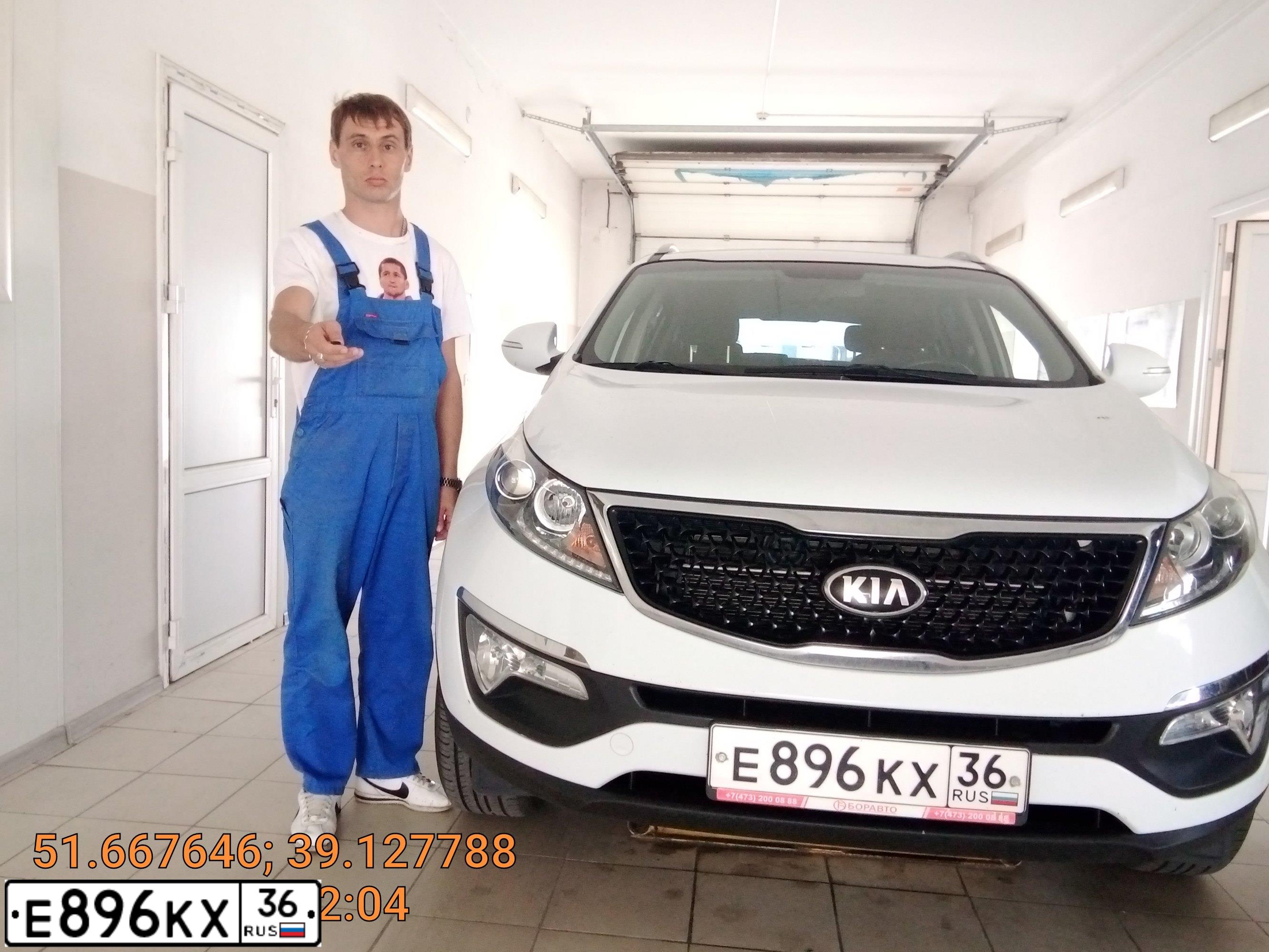 Фото автомобиля KIA SPORTAGE, 2015 — госномер Е896КХ36. Цвет: Белый