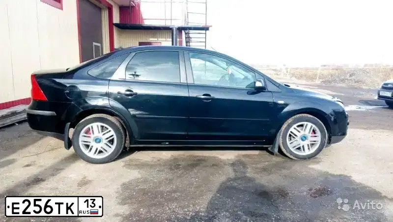 Фото автомобиля FORD FOCUS, 2007 — госномер Е256ТК13. Цвет: ЧЕРНЫЙ