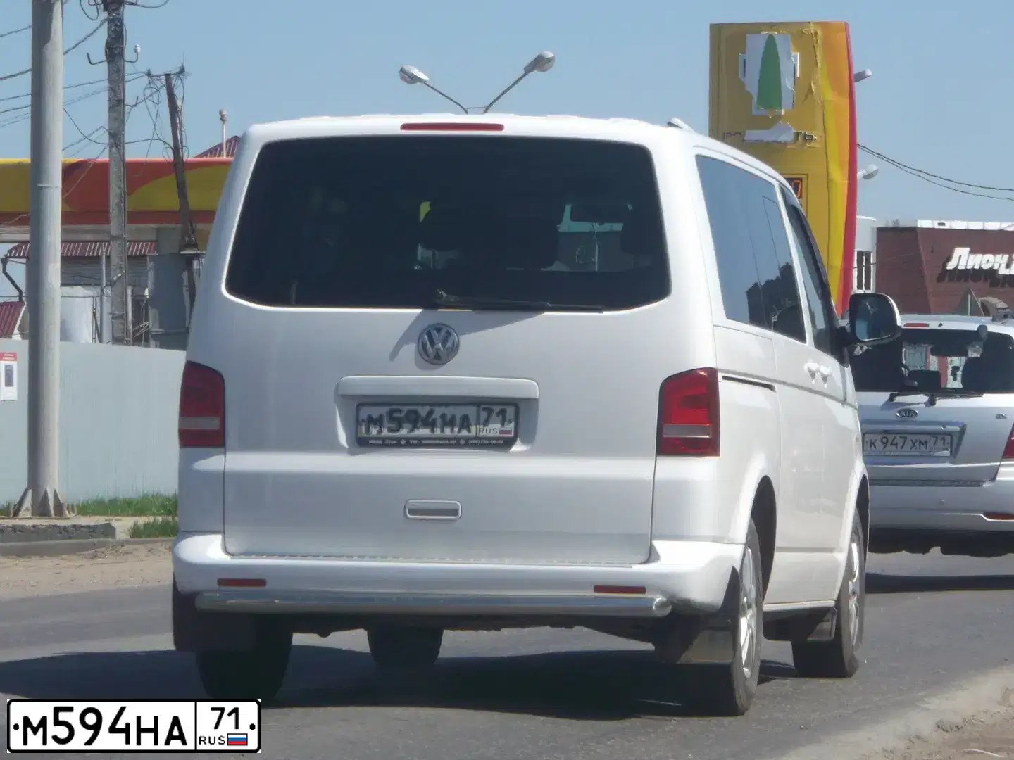 Фото автомобиля VOLKSWAGEN CARAVELLE, 2011 — госномер Т630РН777. Цвет: Белый