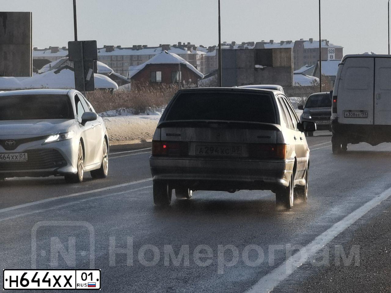 Фото автомобиля GAZ 3221 GAZEL, 2002 — госномер Н644ХХ01. Цвет: СНЕЖНО-БЕЛЫЙ