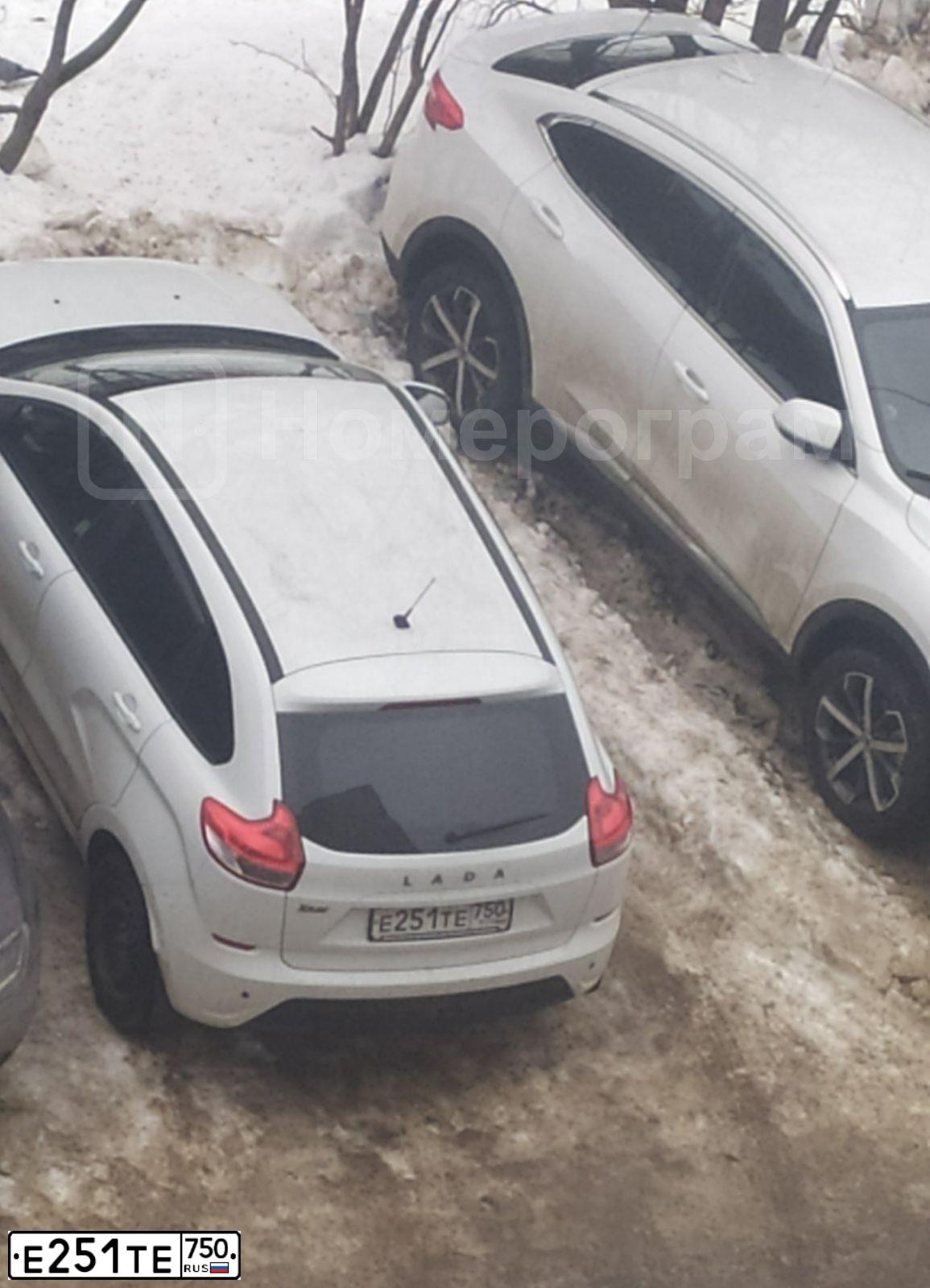 Фото автомобиля LADA XRAY, 2018 — госномер Е251ТЕ750. Цвет: БЕЛЫЙ
