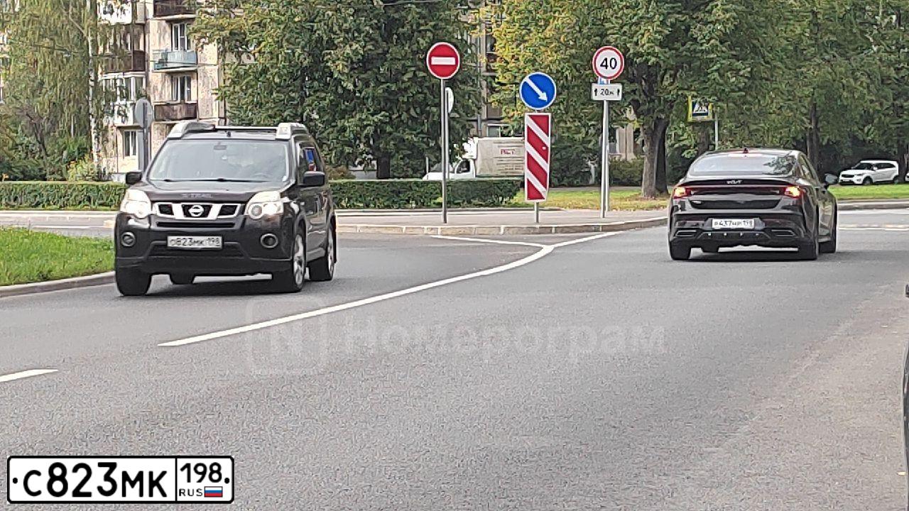 Фото автомобиля BMW X6, 2015 — госномер С823МК198. Цвет: ЧЕРНЫЙ