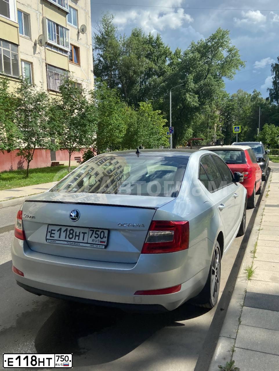 Фото автомобиля SKODA OCTAVIA, 2016 — госномер Е118НТ750. Цвет: СЕРЕБРИСТЫЙ