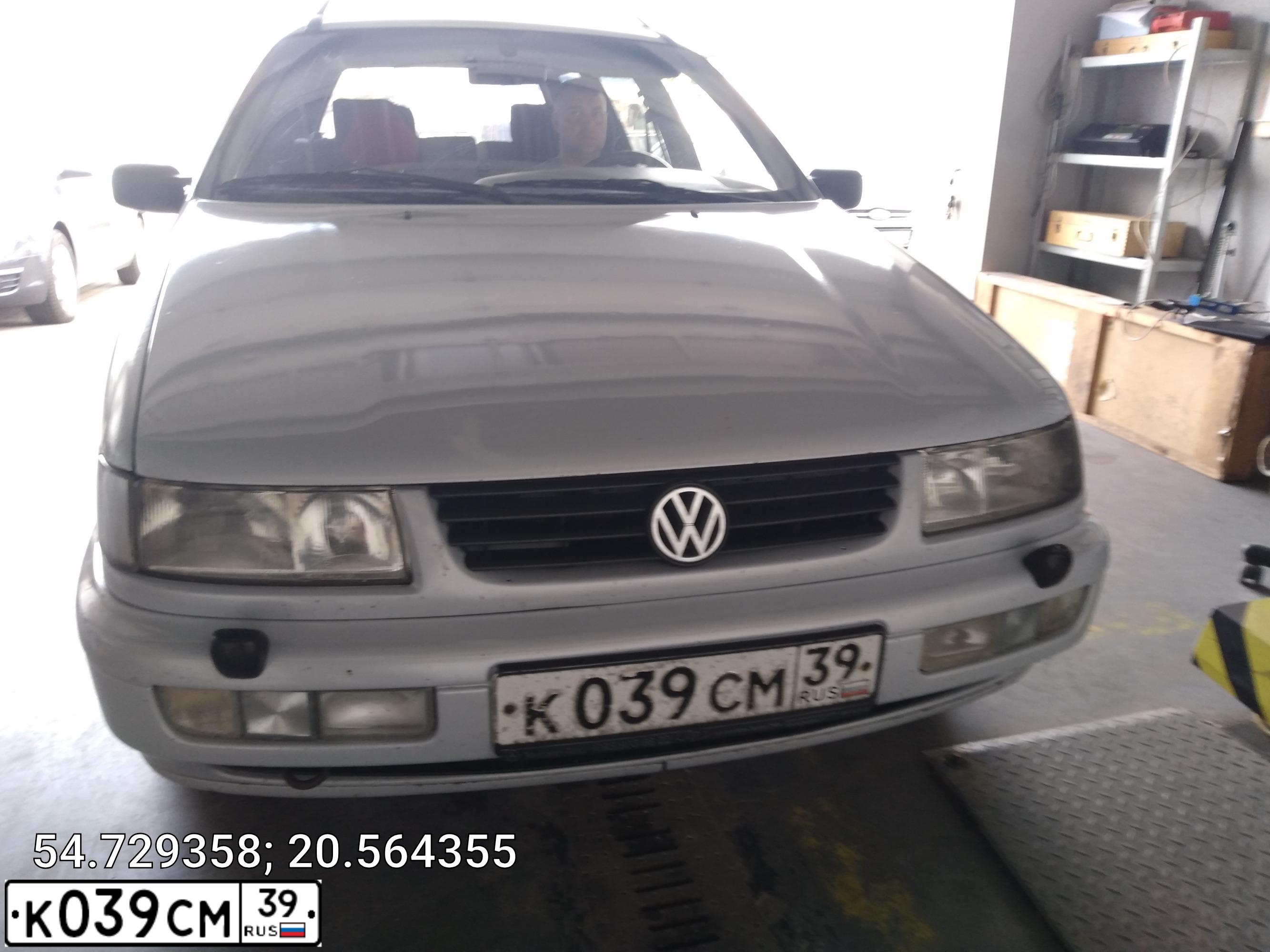 Фото автомобиля VOLKSWAGEN PASSAT, 1988 — госномер К039СМ39. Цвет: Белый