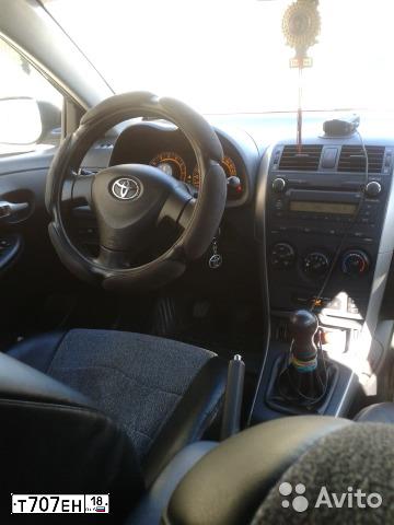 Фото автомобиля TOYOTA COROLLA, 2008 — госномер Р012ТР18. Цвет: СЕРЫЙ