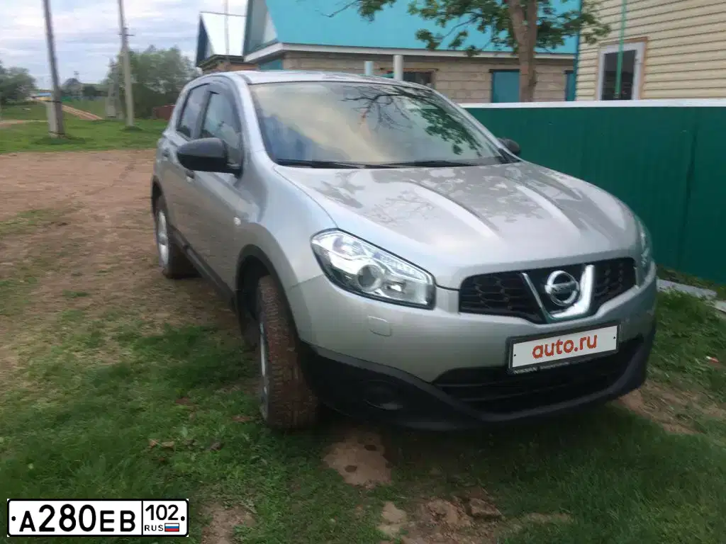 Фото автомобиля NISSAN QASHQAI, 2010 — госномер Р065ВА178. Цвет: ФИОЛЕТОВЫЙ