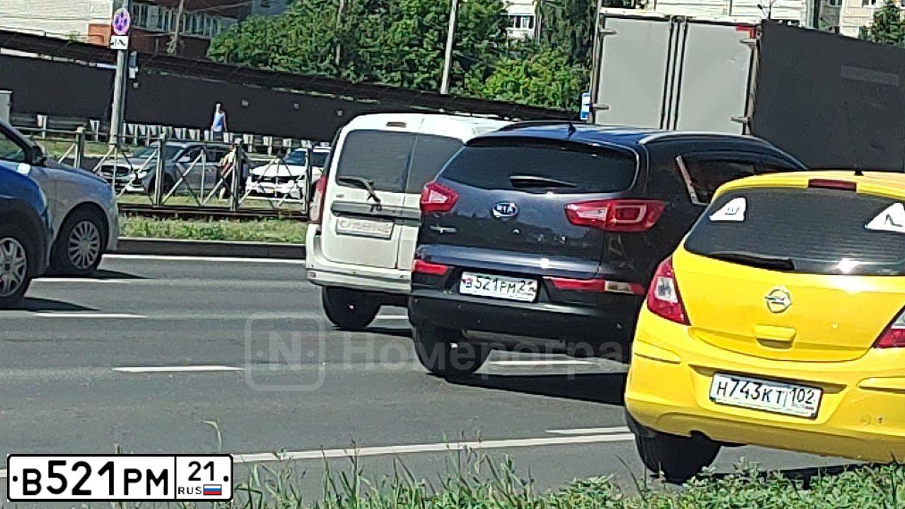 Фото автомобиля KIA SPORTAGE, 2012 — госномер В521РМ21. Цвет: СЕРЫЙ