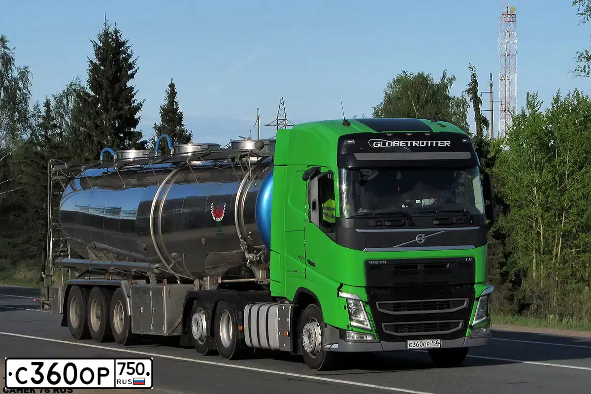 Фото автомобиля VOLVO SERIE FH /6X4/, 2017 — госномер С360ОР750. Цвет: Зеленый