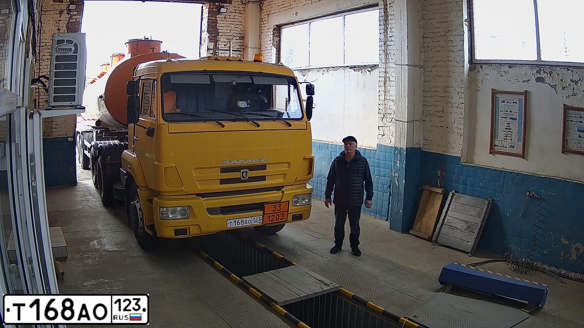 Фото автомобиля KAMAZ 6511, 2011 — госномер Р677ОС193. Цвет: ВИШНЕВЫЙ