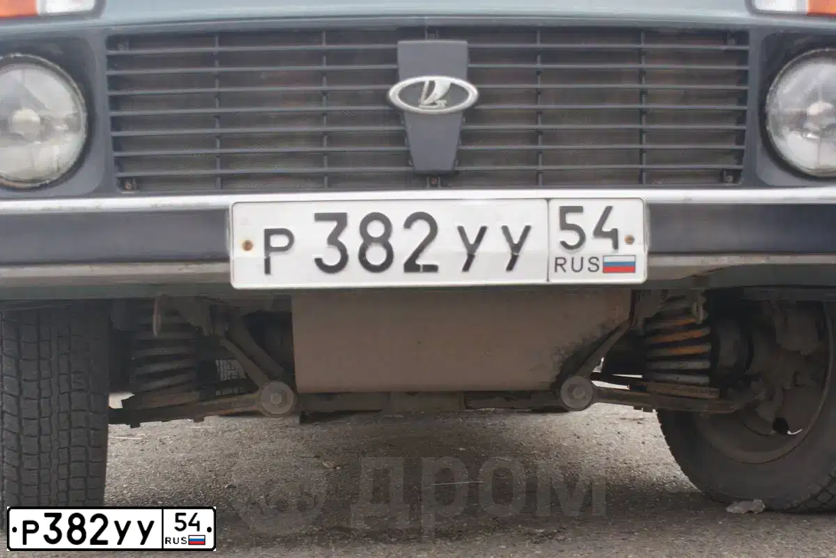 Фото автомобиля LADA 2131 NIVA, 2010 — госномер Р382УУ54. Цвет: СЕРО-СИНЕ-ЗЕЛЕНЫЙ
